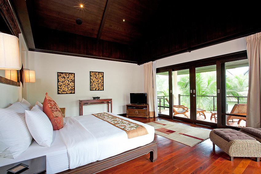 Absolutely Remarkable Big Holiday Villa for Rent in Phuket Ban06