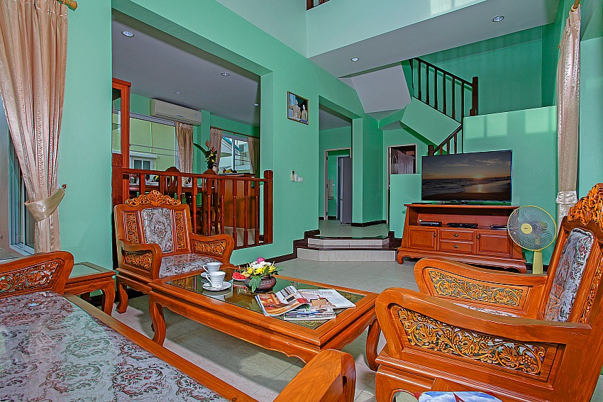 Conveniently Located 3 Bedroom Villa in Pattaya – jom53